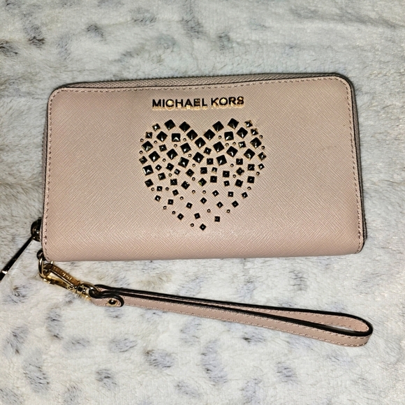NWOT Michael Kors Pastel Pink Heart Design Zip Wristlet Wallet - Picture 2 of 6